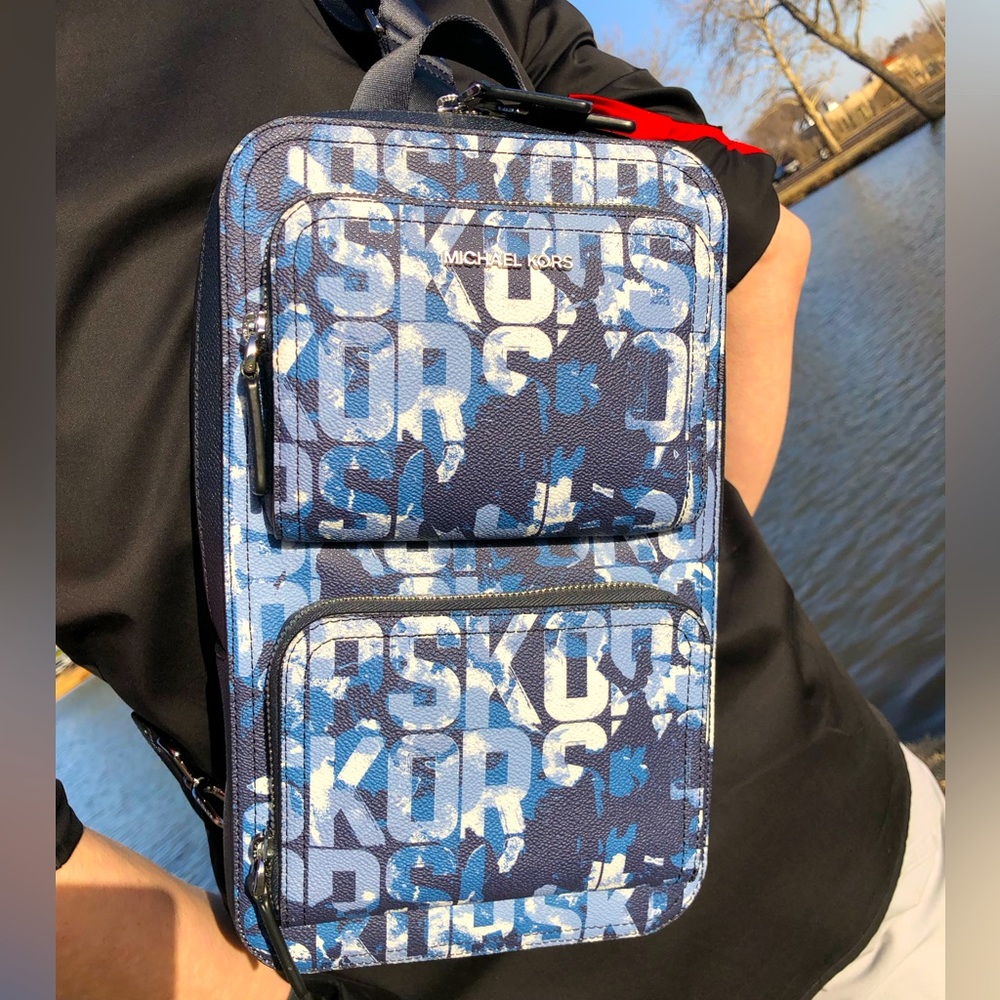 💥Moving to @the_bag_guy💥Michael Kors - NWT - Cooper Admiral Utility Sling